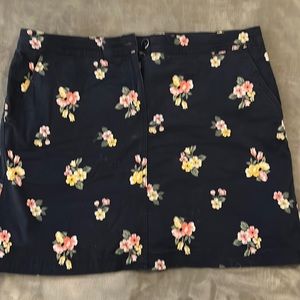 Karen Scott blue floral skirt. Size 16